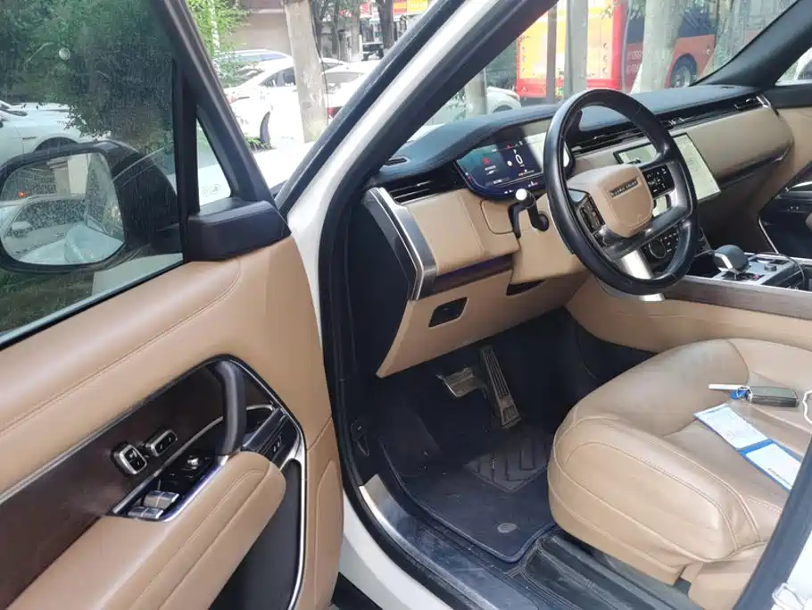 Land Rover Range Rover 2023 3.0 L6 400PS мест Long Wheelbase