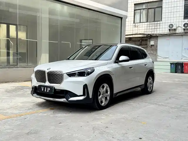 BMW iX1