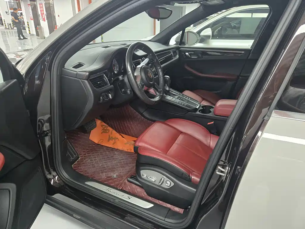 Porsche Macan — миниатюра 6