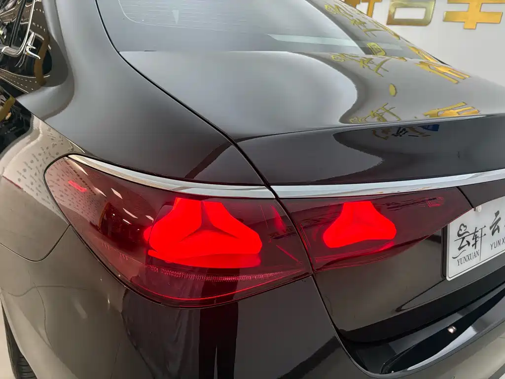 Mercedes-Benz E-Class — миниатюра 11