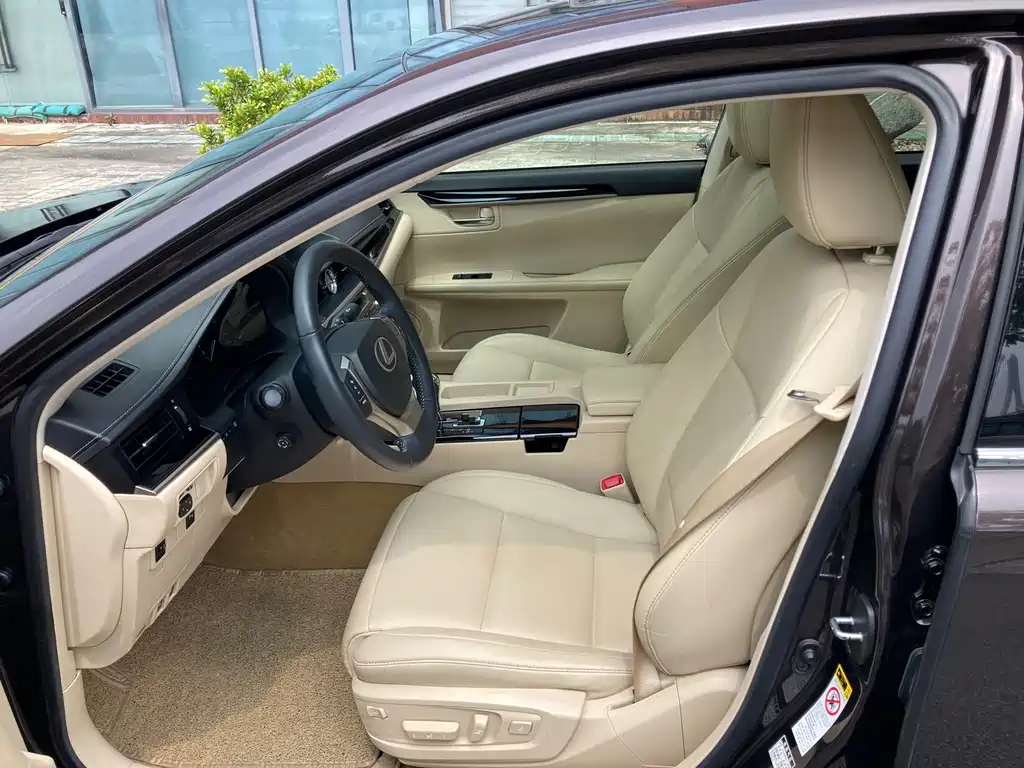 Lexus ES — миниатюра 8