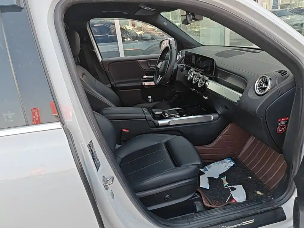 Mercedes-Benz GLB — миниатюра 25