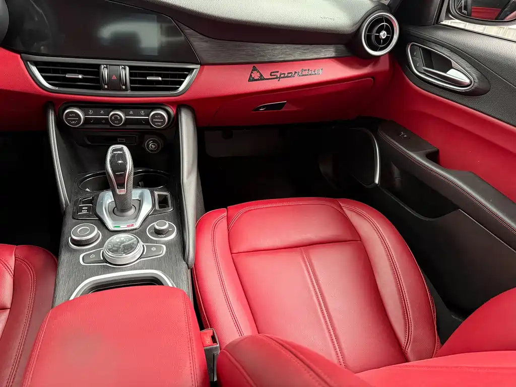 Alfa Romeo Giulia — миниатюра 12