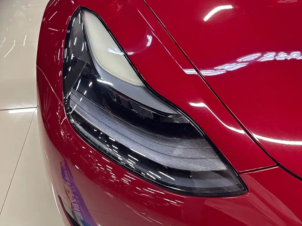 Tesla Model 3 — миниатюра 4
