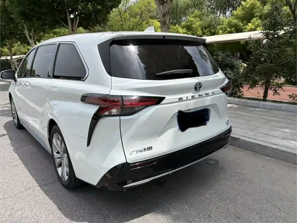 Toyota Sienna 2023 2.5L Luxury