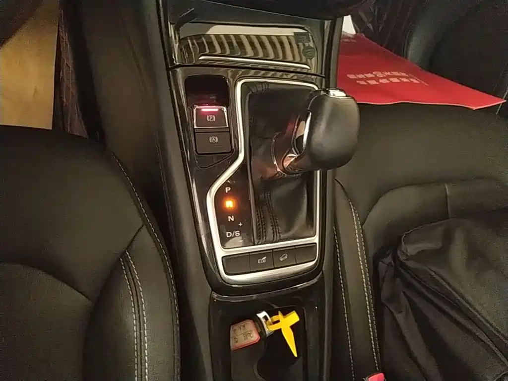 Roewe RX3 — миниатюра 14