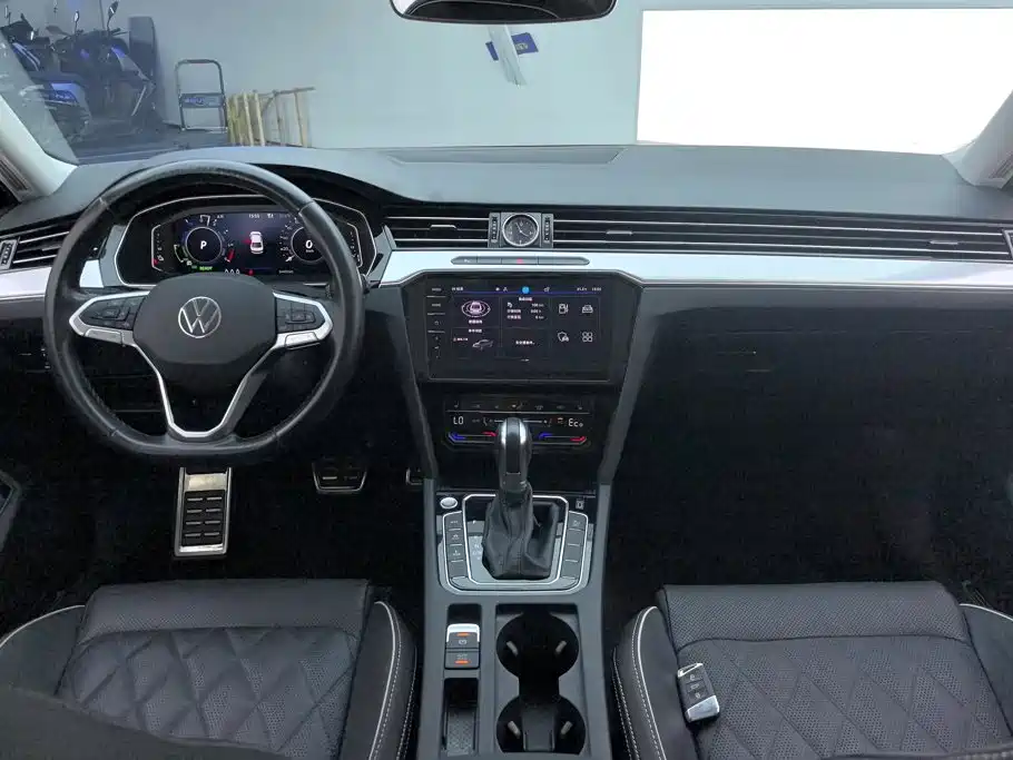 Volkswagen Magotan PHEV — миниатюра 12