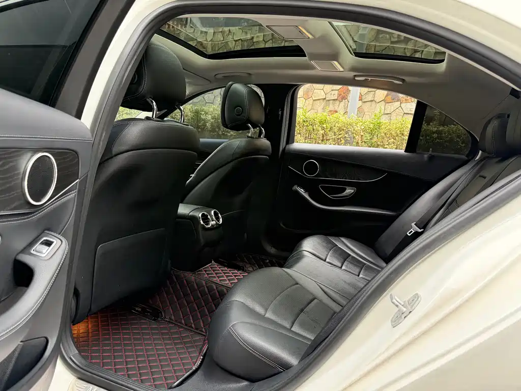 Mercedes-Benz C-Class — миниатюра 13