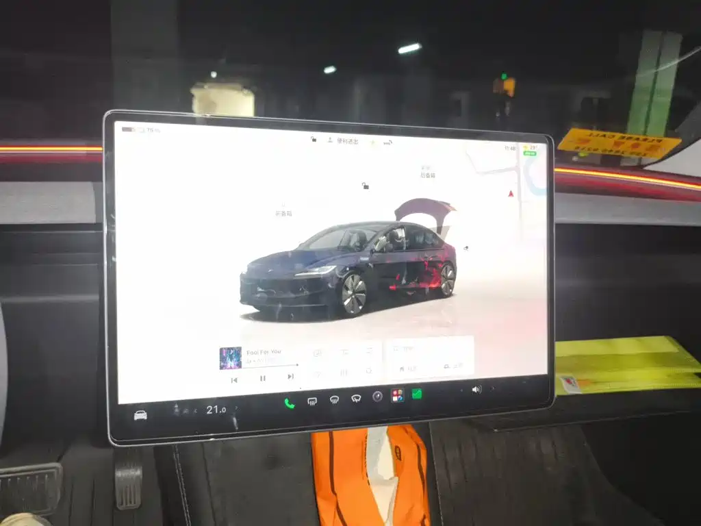 Tesla Model 3 — миниатюра 7