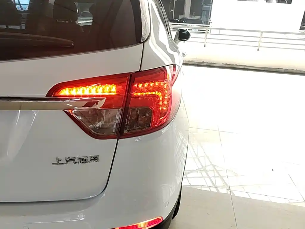 Buick Envision Plus — миниатюра 8
