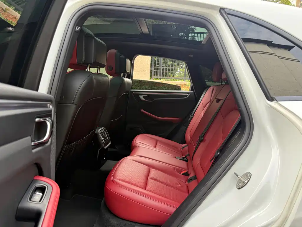 Porsche Macan — миниатюра 10