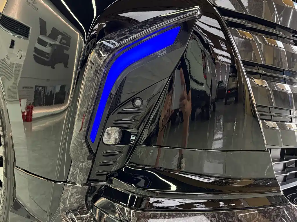 Toyota Alphard — миниатюра 8