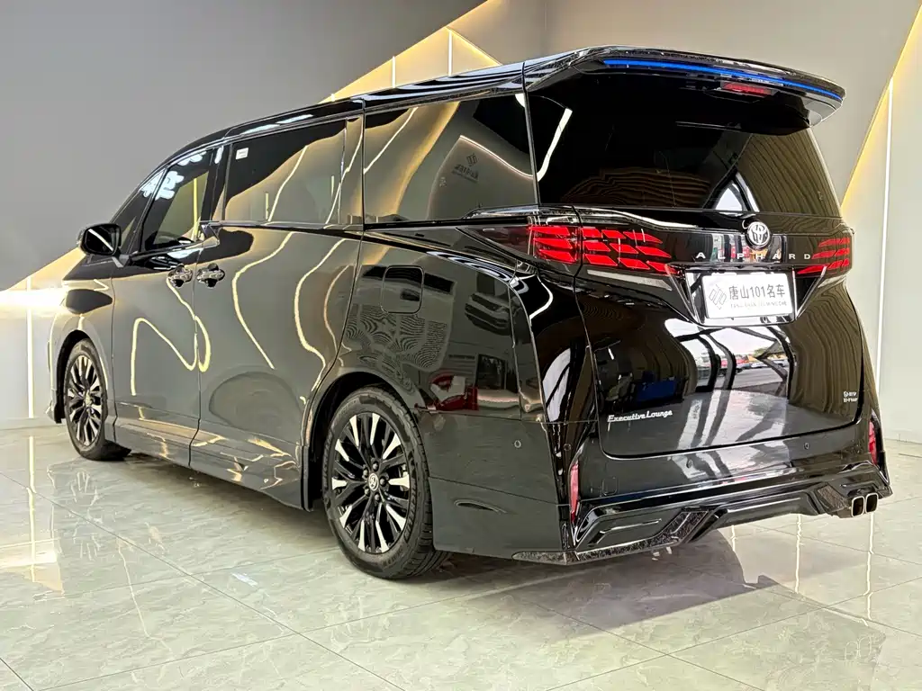 Toyota Alphard — миниатюра 11
