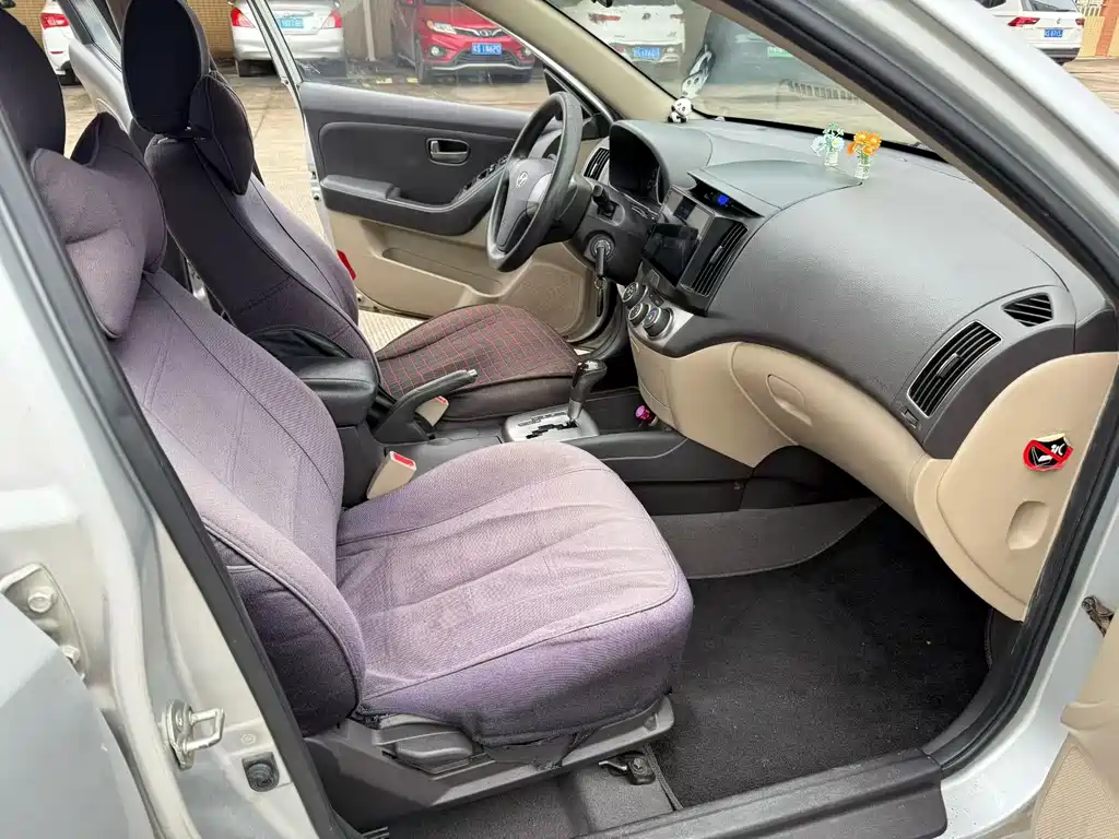 Hyundai Elantra — миниатюра 7