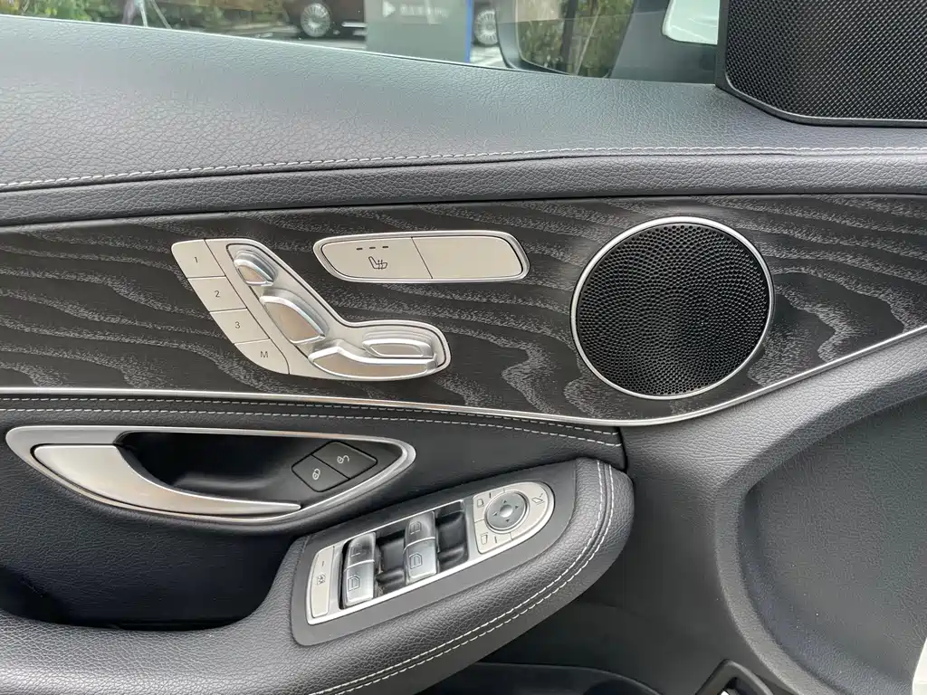 Mercedes-Benz C-Class — миниатюра 7