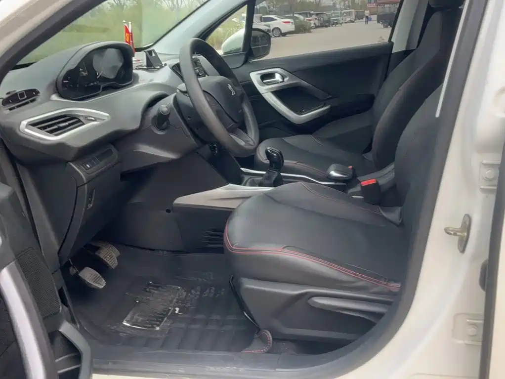 Peugeot 2008 — миниатюра 17