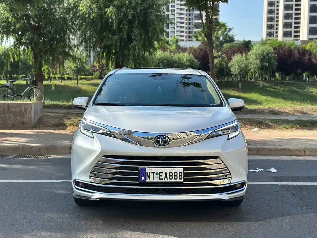 Toyota Sienna 2023 2.5L Luxury