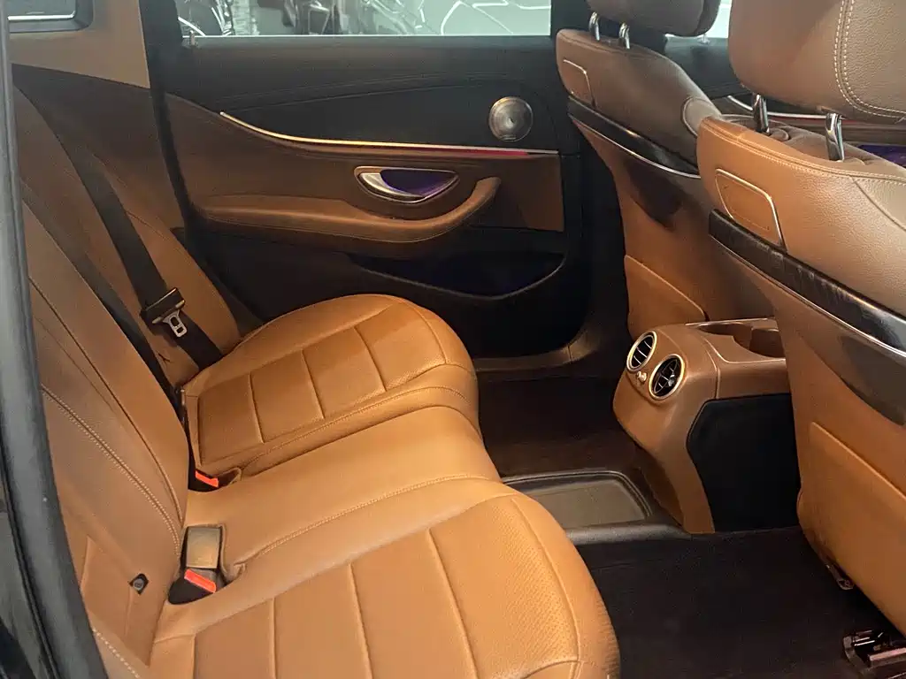 Mercedes-Benz E-Class — миниатюра 12