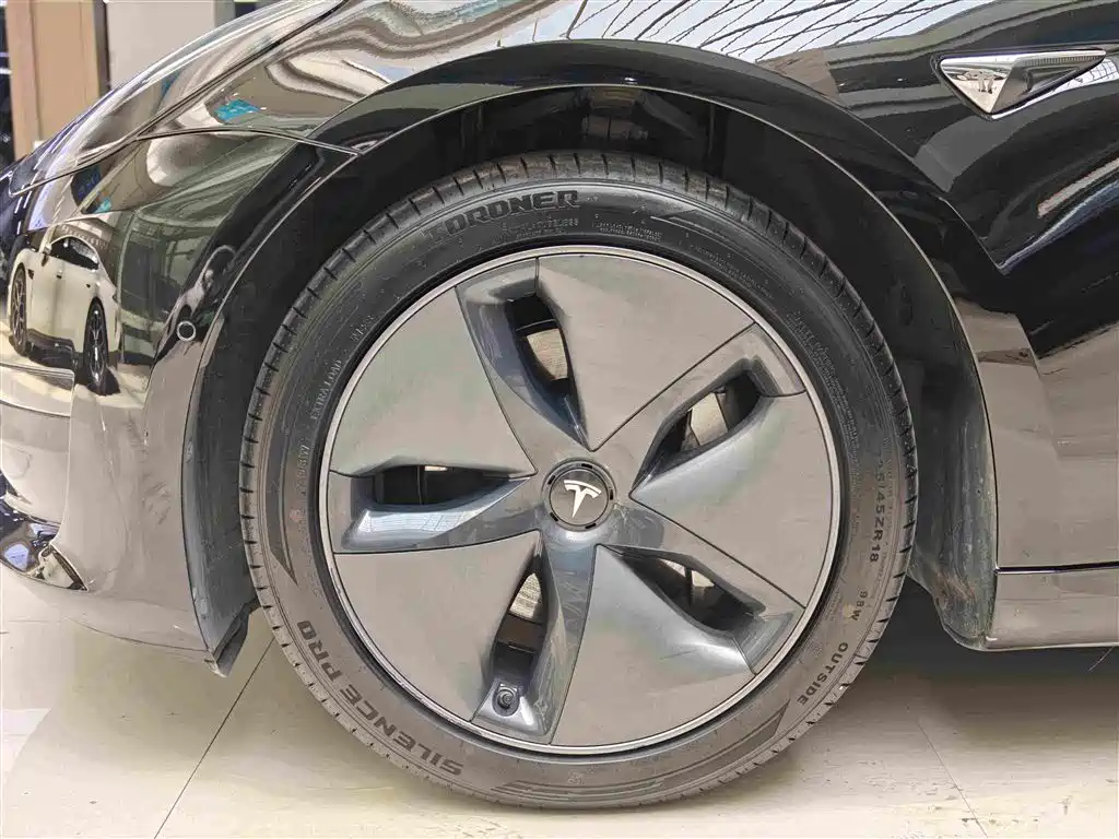 Tesla Model 3 — миниатюра 8