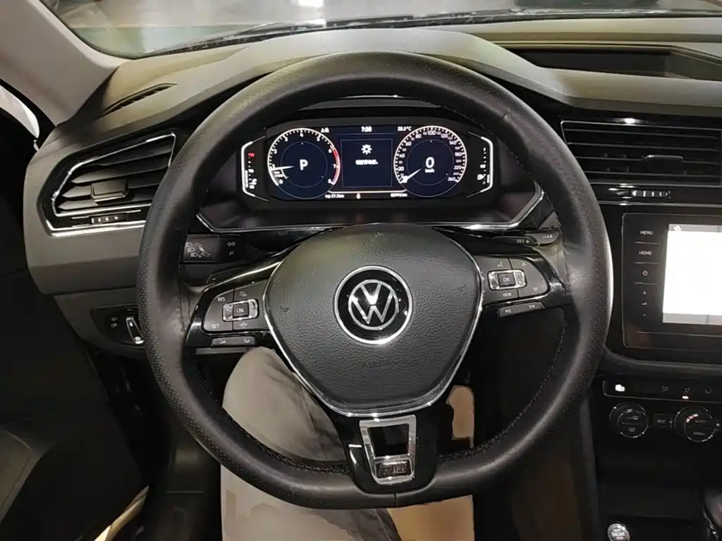 Volkswagen Tiguan L — миниатюра 11