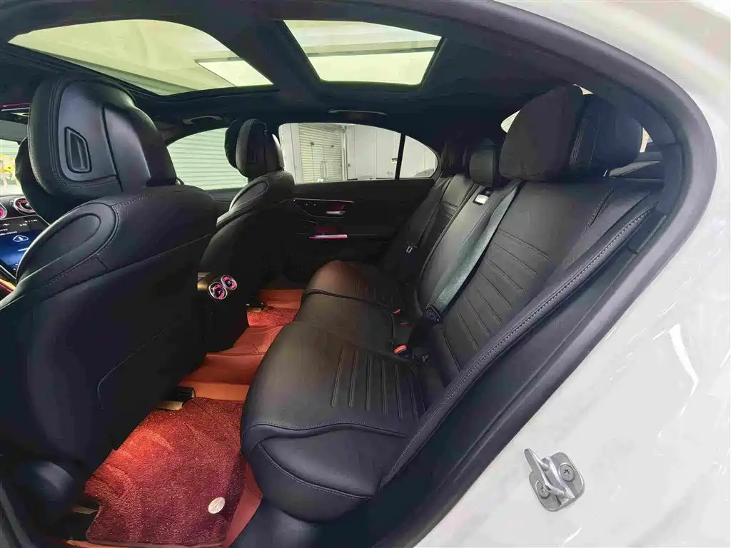 Mercedes-Benz C-Class — миниатюра 6