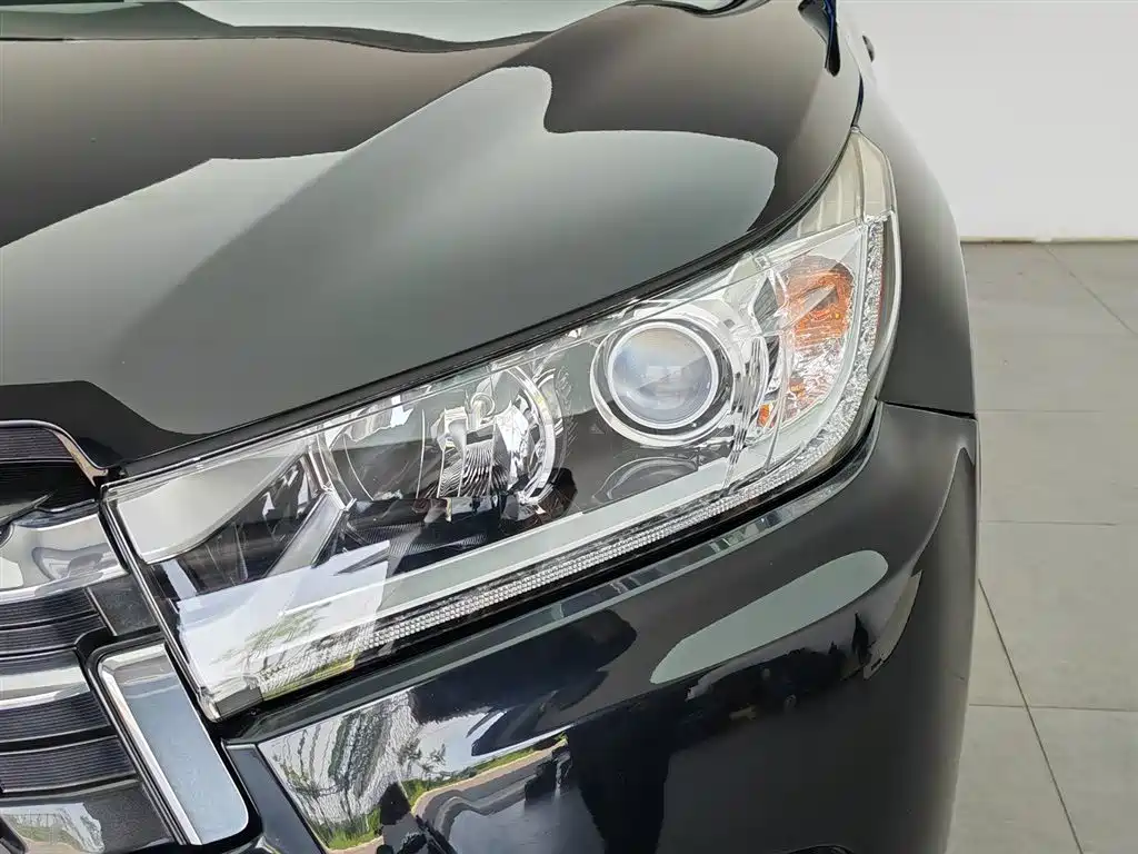 Toyota Highlander 2018 2.0T Luxury 7 мест V