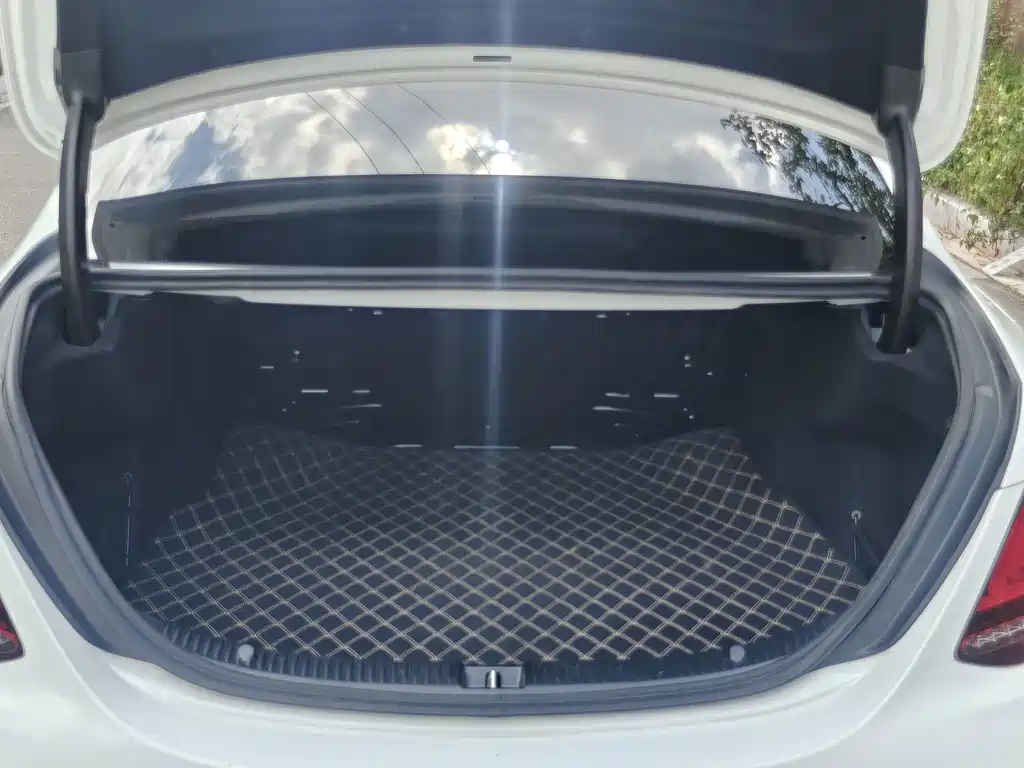 Mercedes-Benz C-Class — миниатюра 17