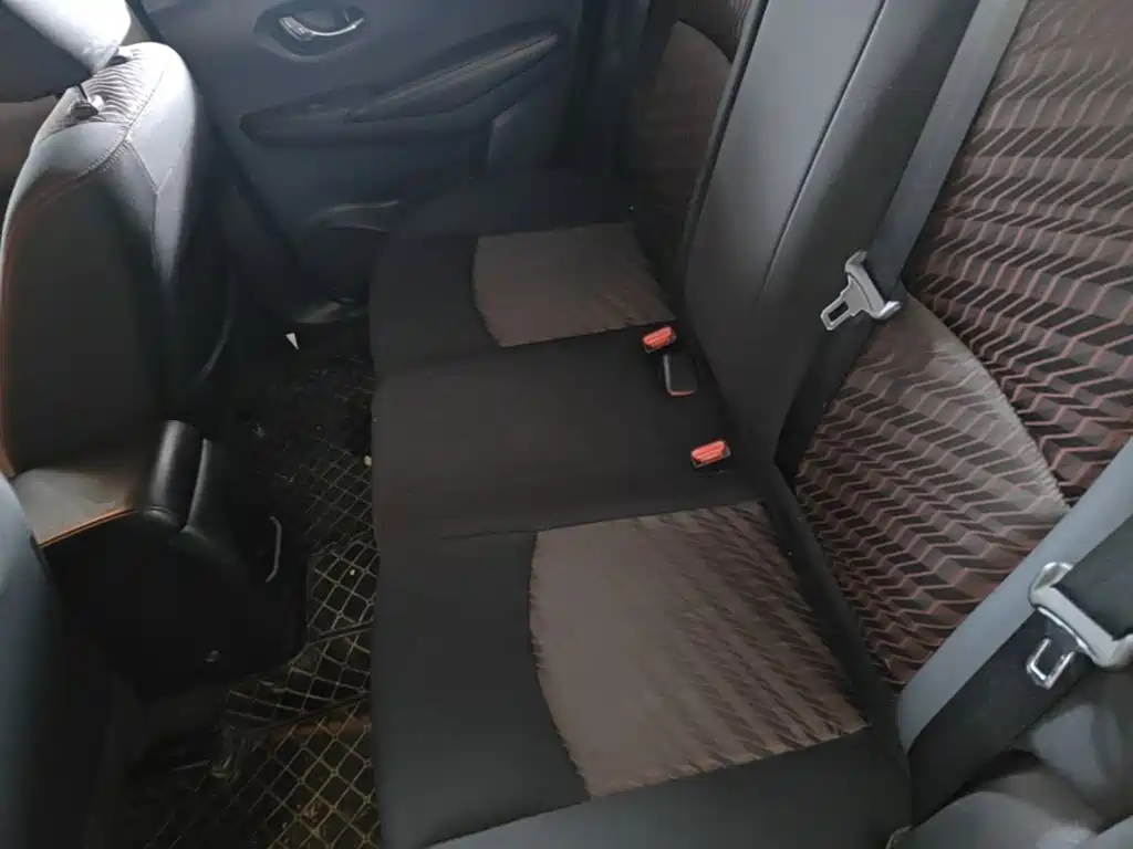 Nissan Bluebird — миниатюра 17