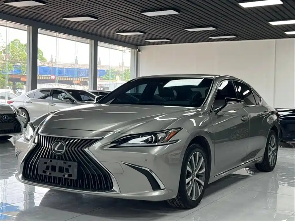 Lexus ES 2021