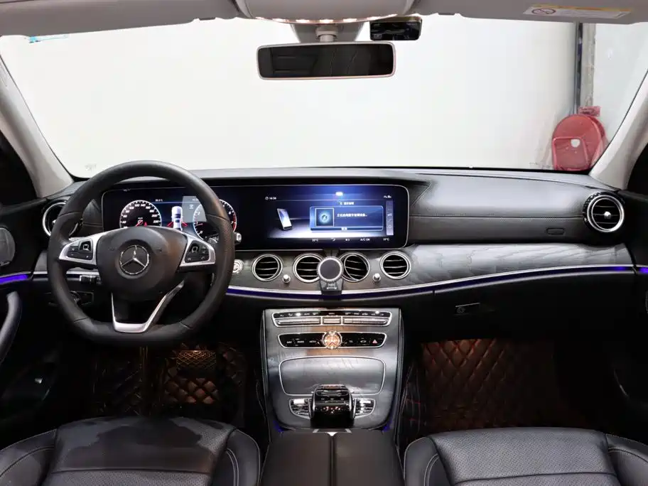 Mercedes-Benz E-Class — миниатюра 12