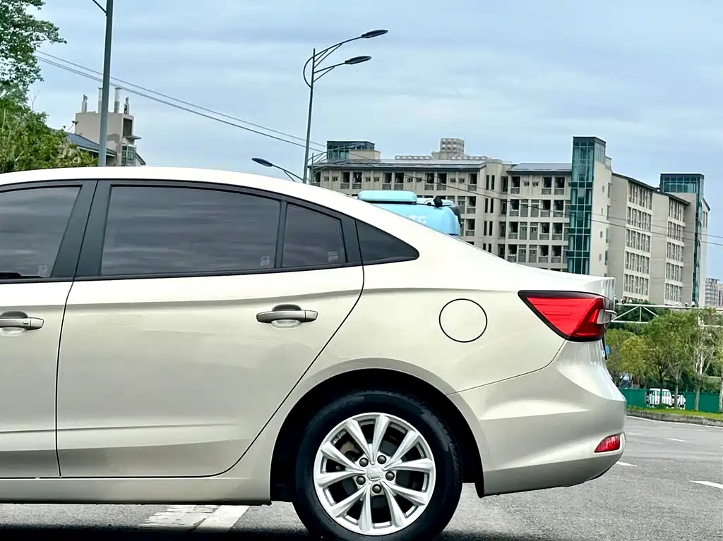 Roewe i5 — миниатюра 9