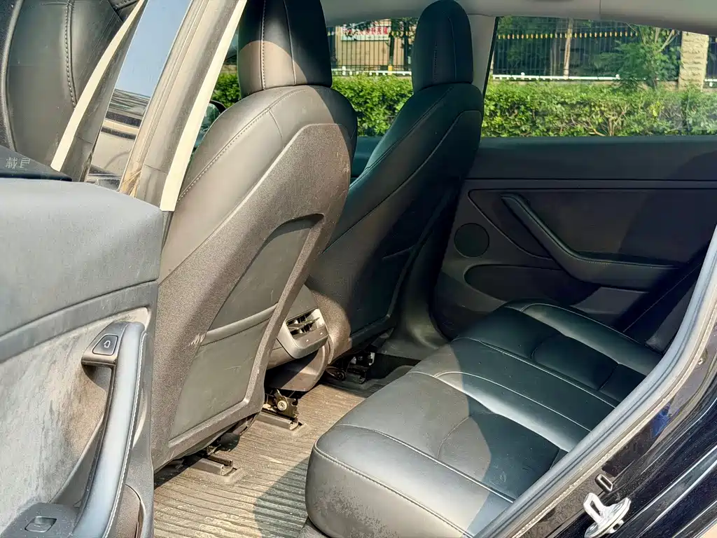 Tesla Model 3 — миниатюра 8