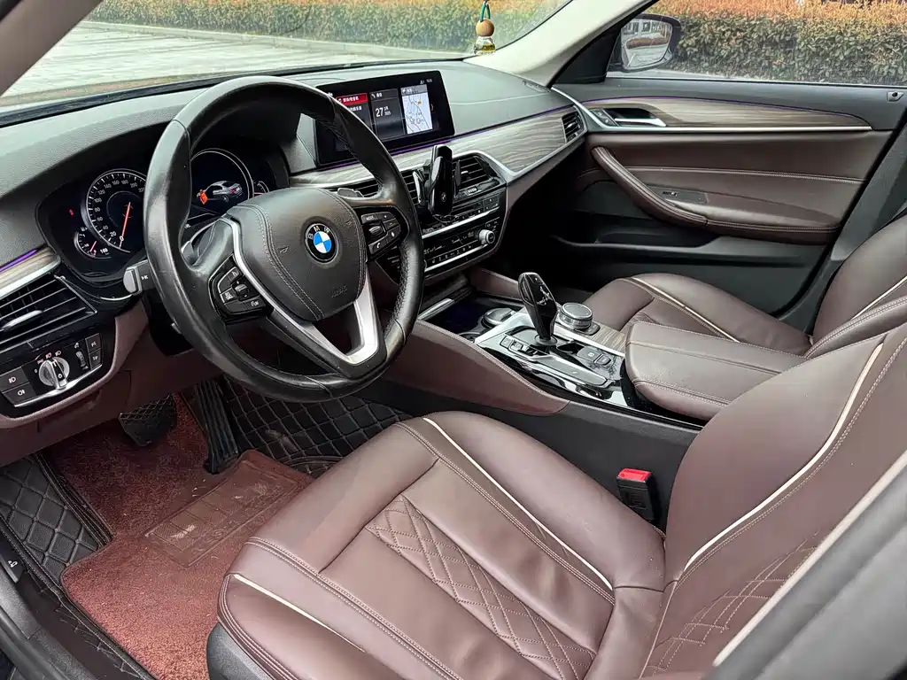 BMW 5 Series — миниатюра 9