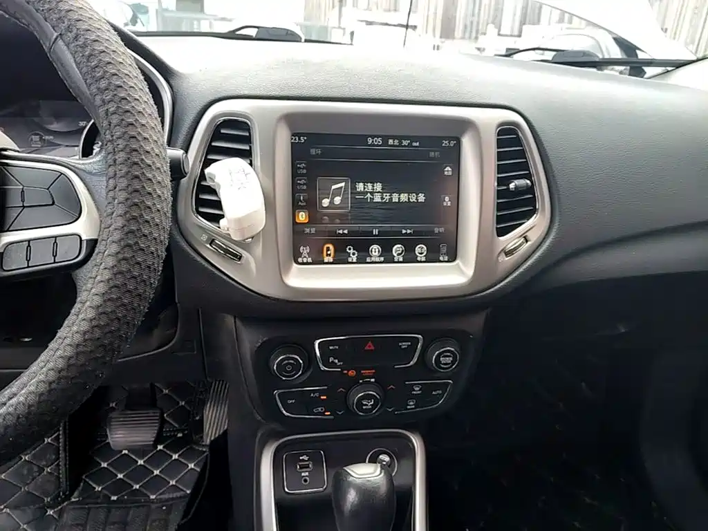 Jeep Compass — миниатюра 13