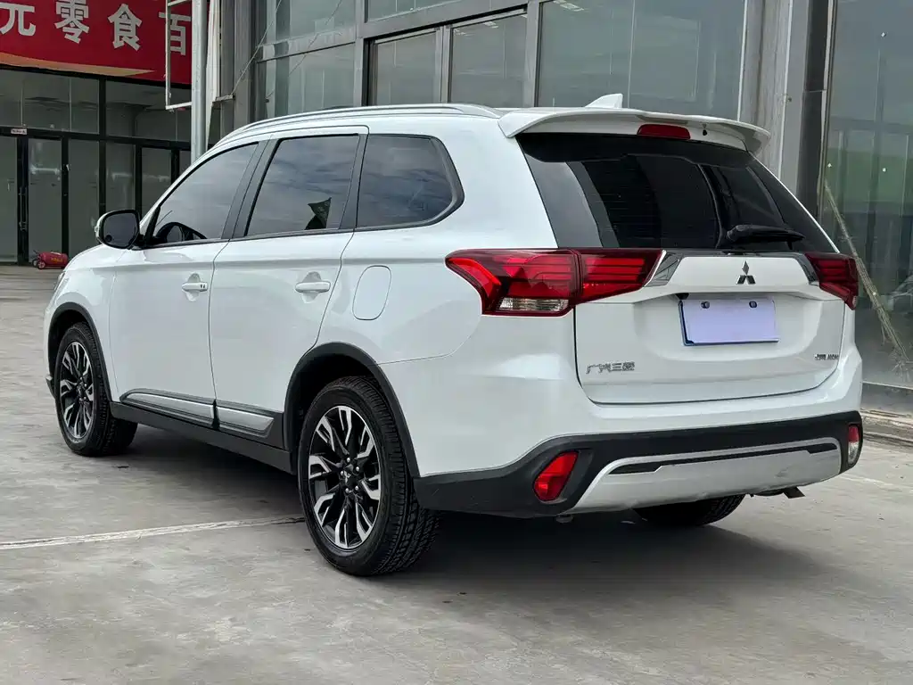 Mitsubishi Outlander — миниатюра 4