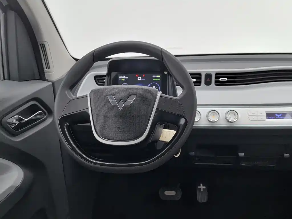 Wuling MINIEV — миниатюра 11