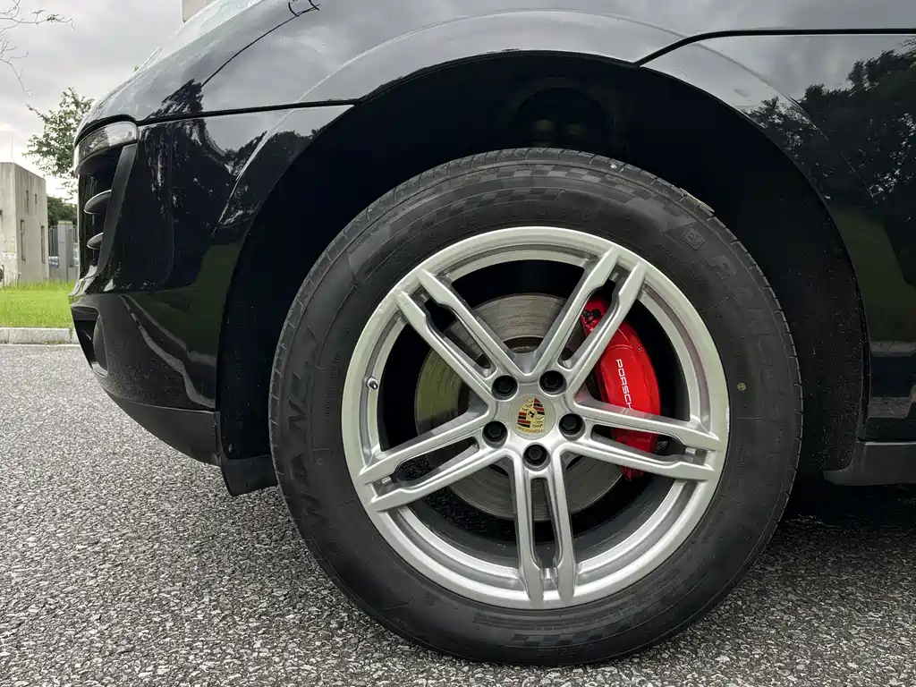 Porsche Macan — миниатюра 11