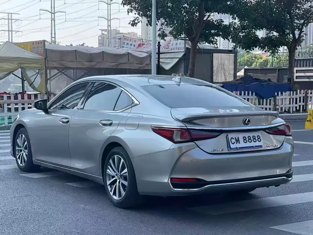 LEXUS ES
