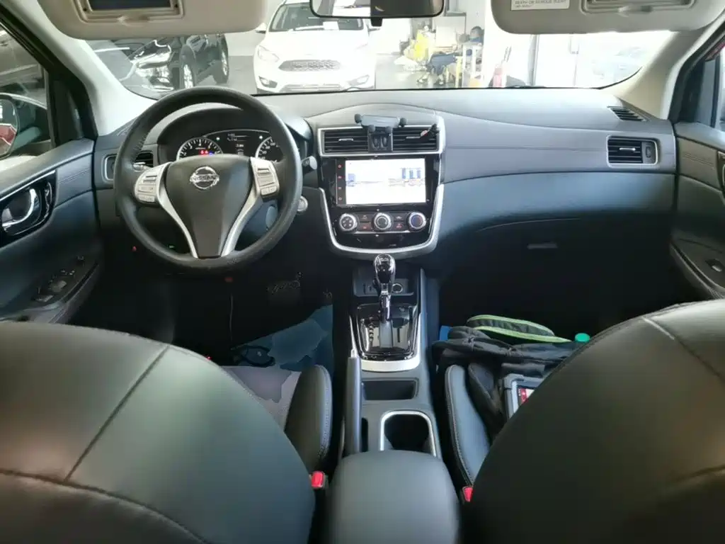 Nissan Tiida — миниатюра 10