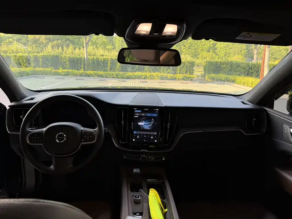 Volvo XC60 2025 B5 Luxury