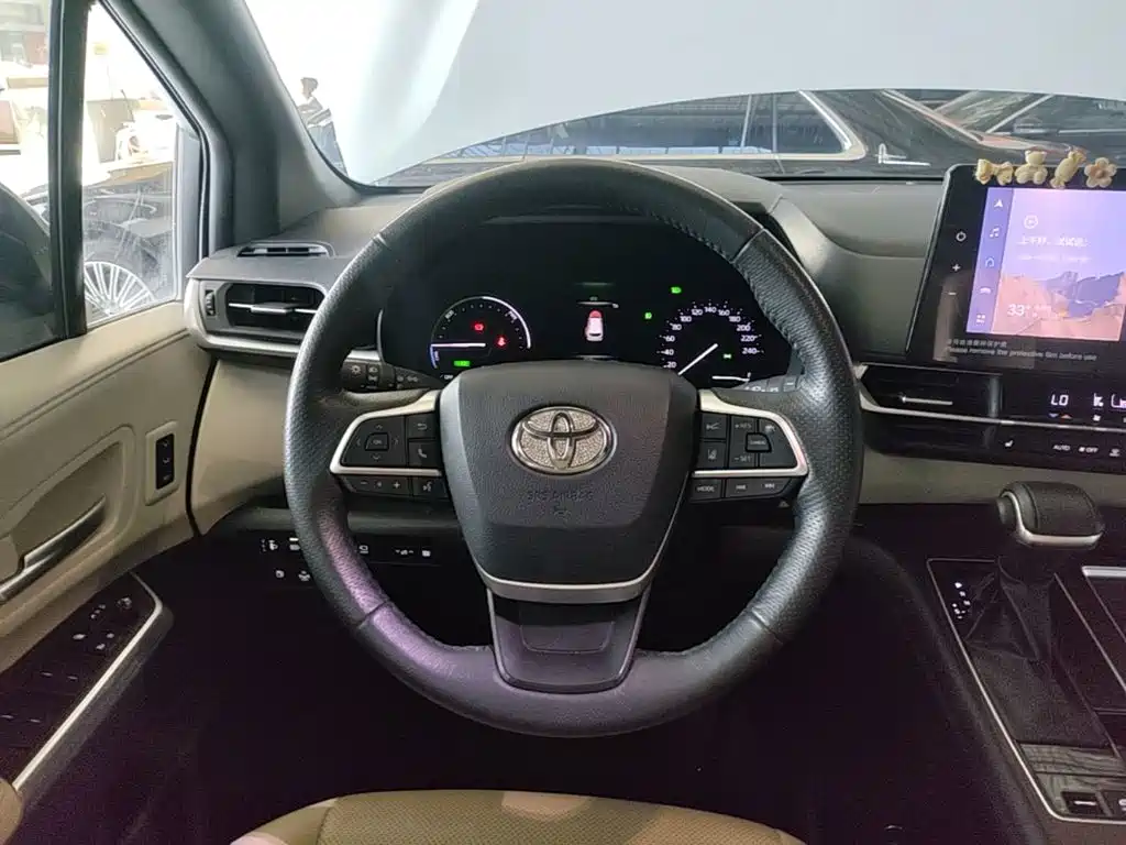 Toyota Granvia — миниатюра 11