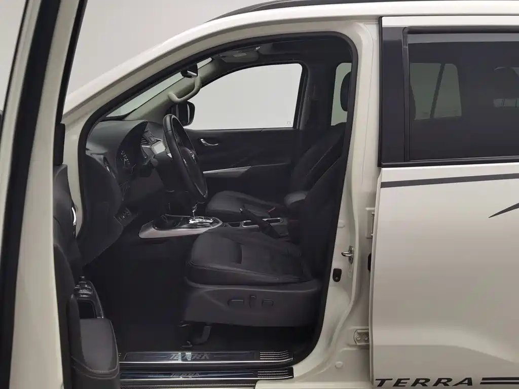 Nissan Terra 2018 2.5L AT Flagship