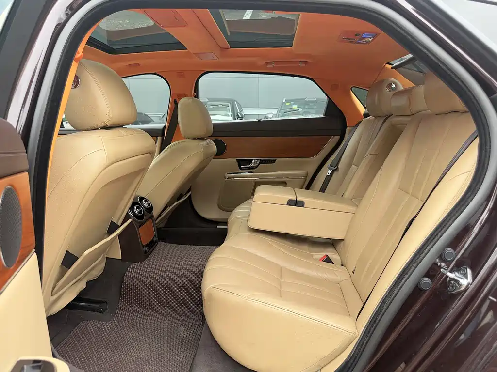 Jaguar XJ — миниатюра 6