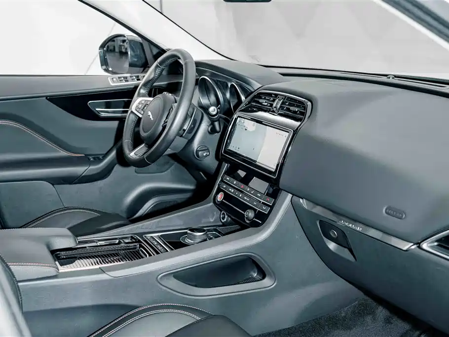 Jaguar F-PACE — миниатюра 19