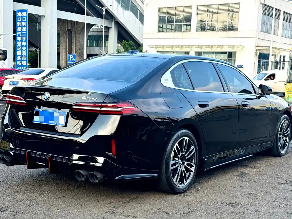 BMW 5 Series — миниатюра 6