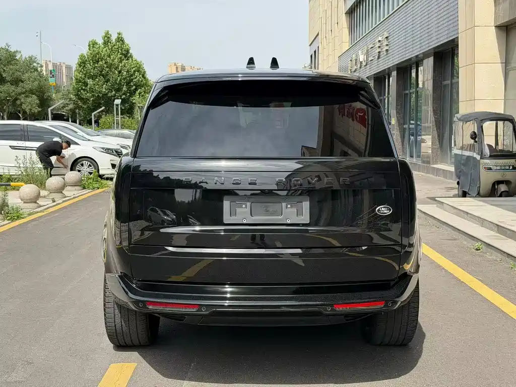 Land Rover Range Rover 2023 3.0 L6 400PS мест Long Wheelbase