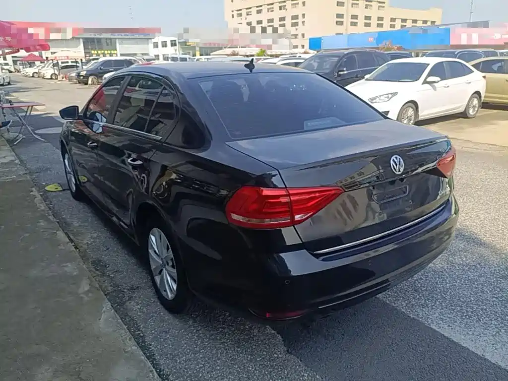Volkswagen Lavida — миниатюра 5