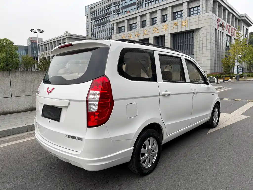 Wuling Hongguang — миниатюра 13