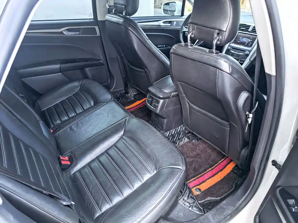 Ford Mondeo — миниатюра 11