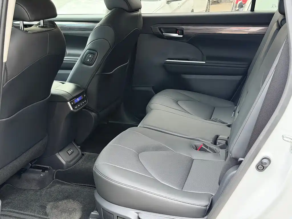 Toyota Highlander — миниатюра 8